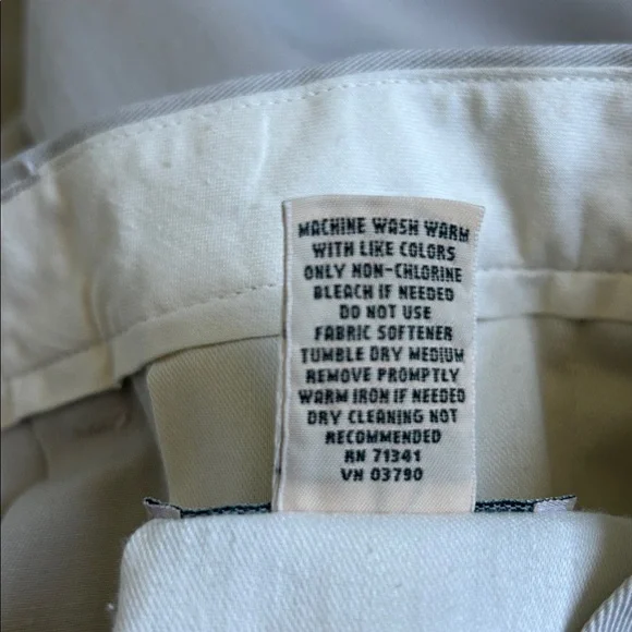 🔥🆕🔥L.L. Bean Men's Wrinkle-Free Chinos, Natural Fit, Hidden Pleated - Picture 9 of 9